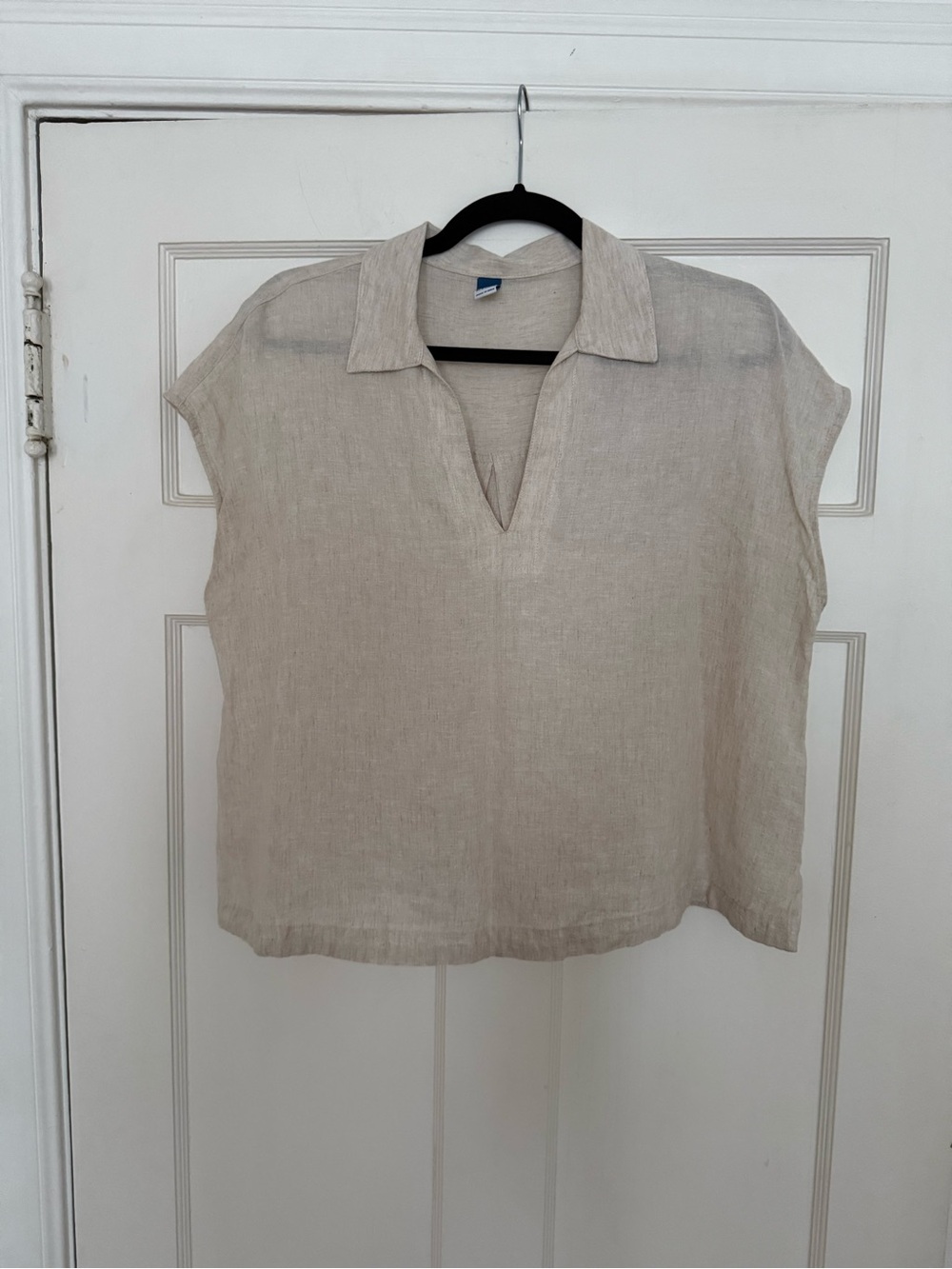 Old Navy Lightweight V-Neck Linen Top in Natural - Medium